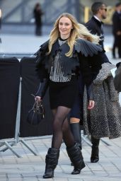 Sophie Turner Embraces Sculptural Edge at Louis Vuitton Fashion Show 2025