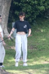 Kristen Stewart Walking Dog in Los Feliz March 2026 - photo 4 of 6