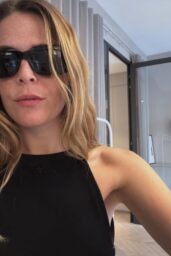 Maggie Rogers Front Row at Courreges PFW 2026 - photo 9 of 11