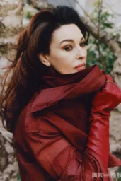 Monica Bellucci posing in beige outfit with puffed sleeves for Modern Weekly Style China magazine cover, April 2026